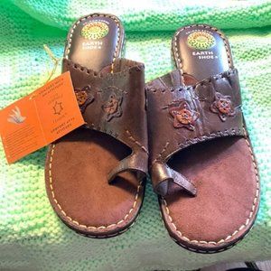 Earth Shoe Brown Leather Wedge Sandals size 8.5